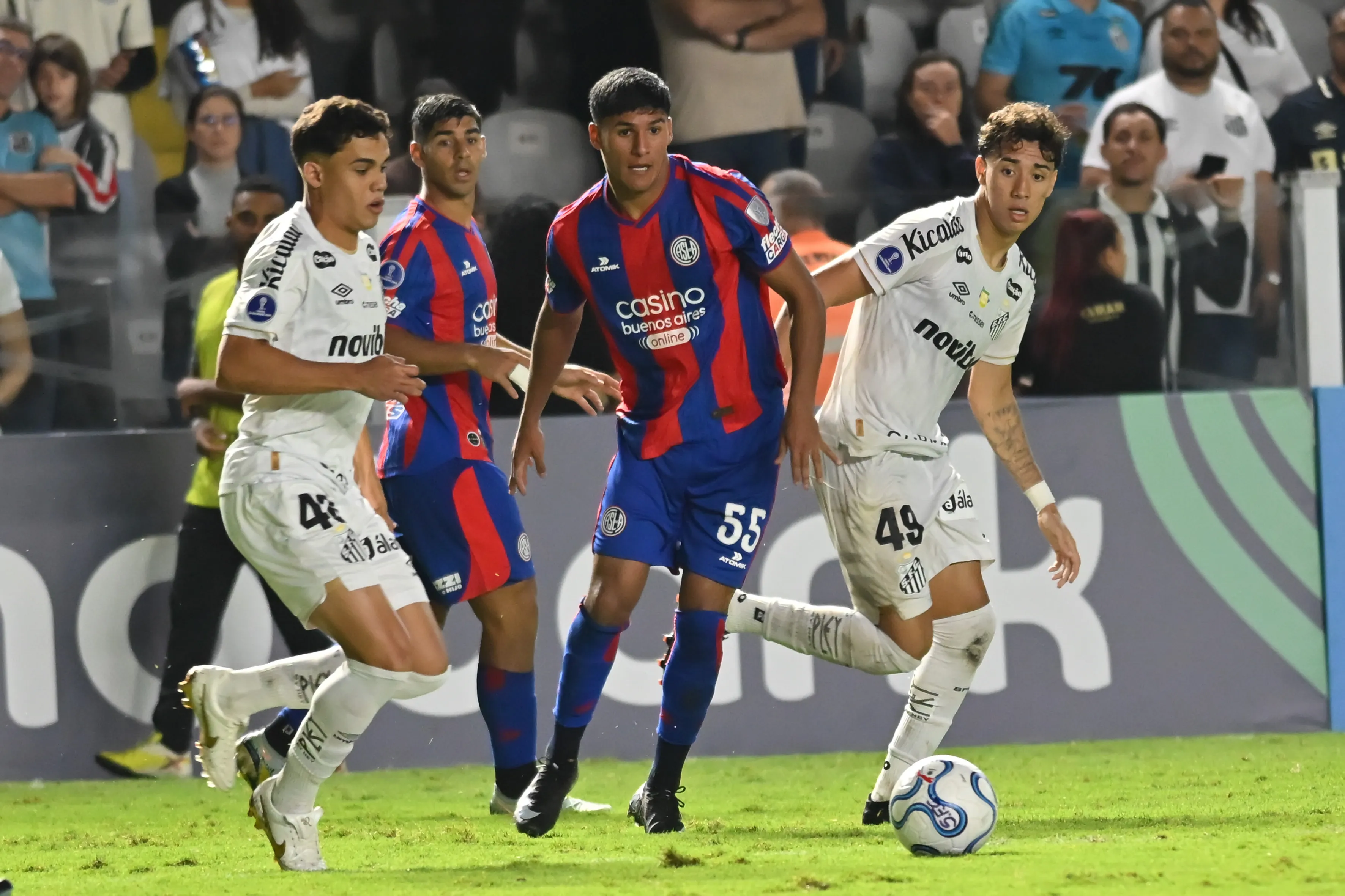 Santos empata com o San Lorenzo na Vila Belmiro. Foto: Jota Erre/AGIF
