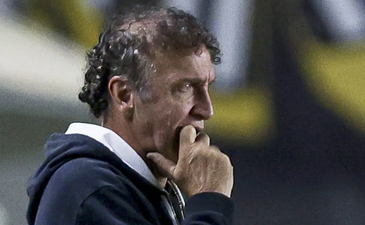 Diretoria do Santos mantém respaldo no trabalho de Cuca, mas treinador está muito incomodado
