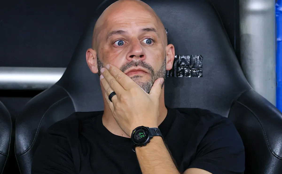 Franclim Carvalho evita comentar sobre Danilo após vitória do Botafogo