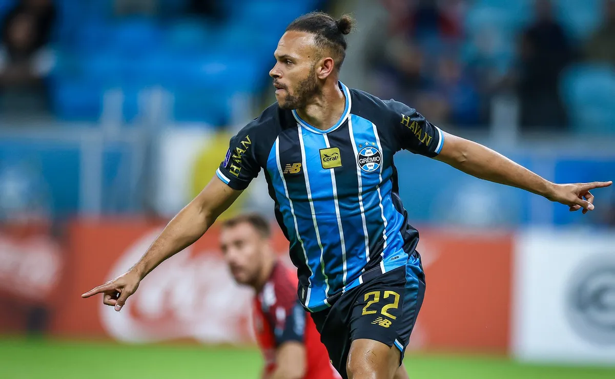 Grêmio vence o Palestino, mas discurso de Luís Castro escancara necessidade urgente da parada