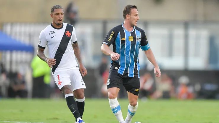 Arthur Melo, do Grêmio, mantém feito raro enquanto Casemiro se aproxima de marca histórica — Foto Thiago RibeiroAGIF