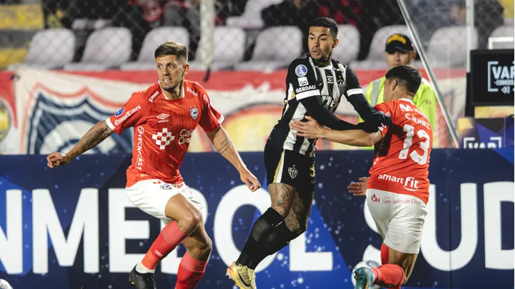 Duelo disputado no Peru terminou com a vitória dos mandantes