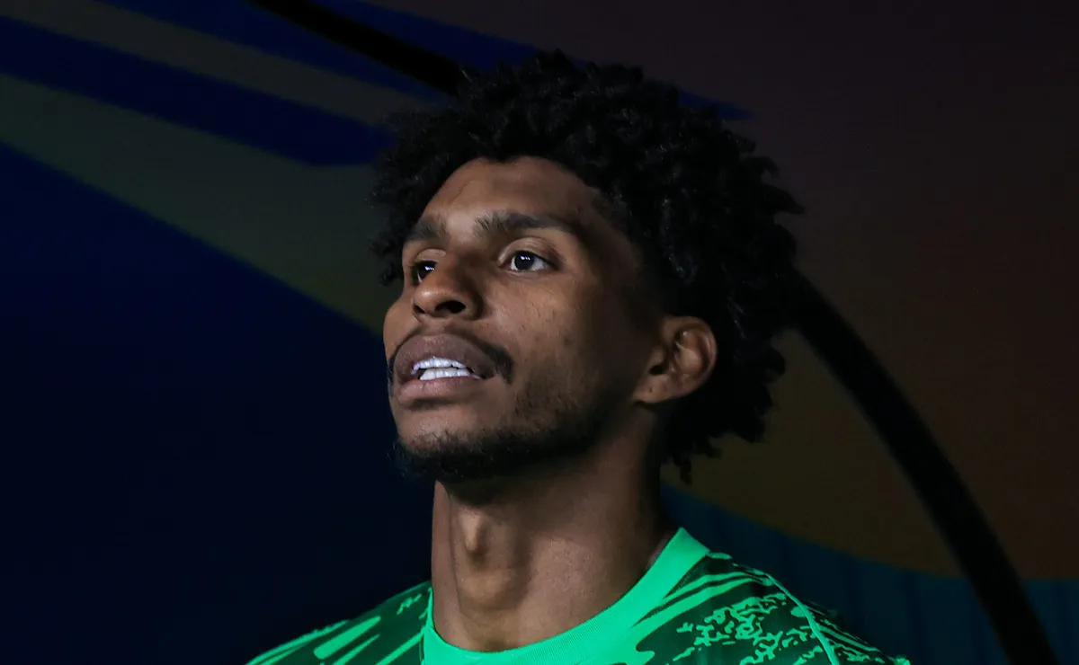 Hugo Souza fica abatido após não ser convocado à Seleção, mas projeta ida à Copa de 2030