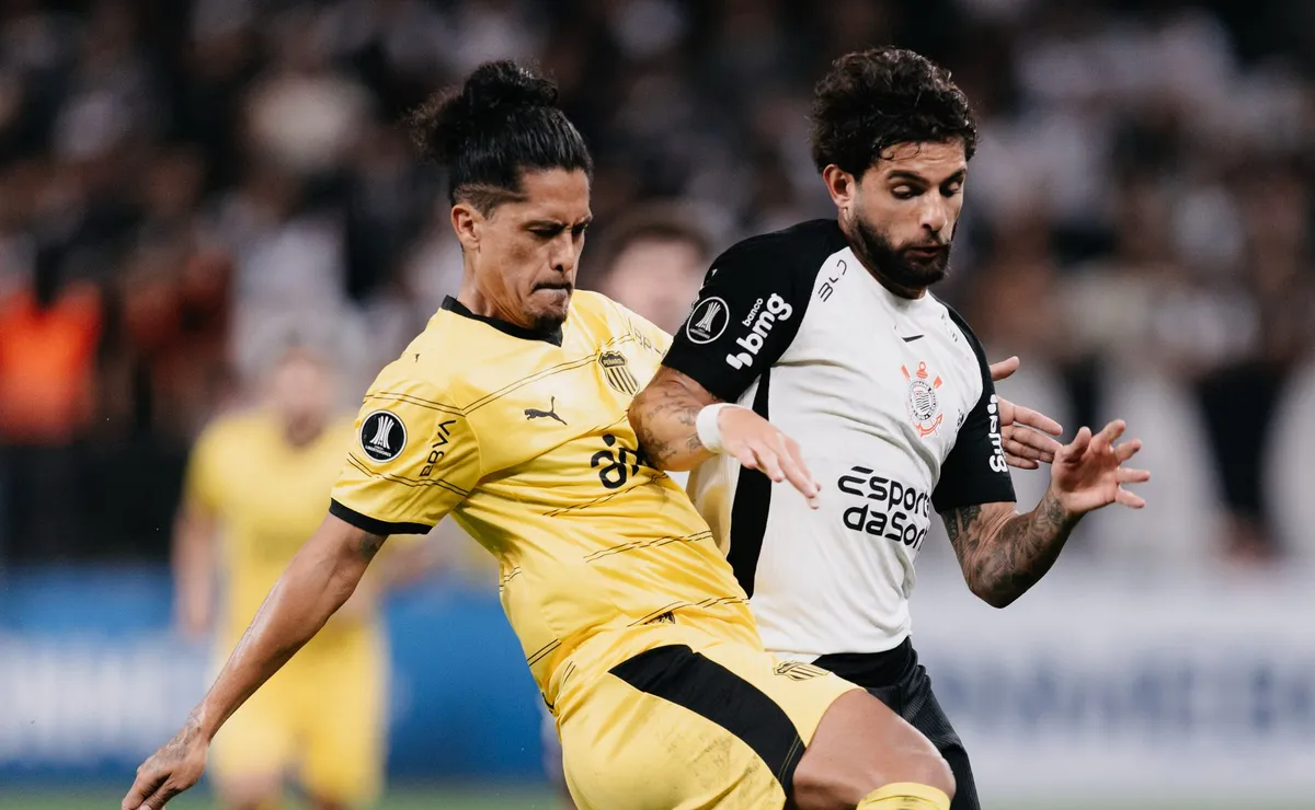 Corinthians encara Peñarol que tem apenas duas vitórias nos últimos 10 jogos