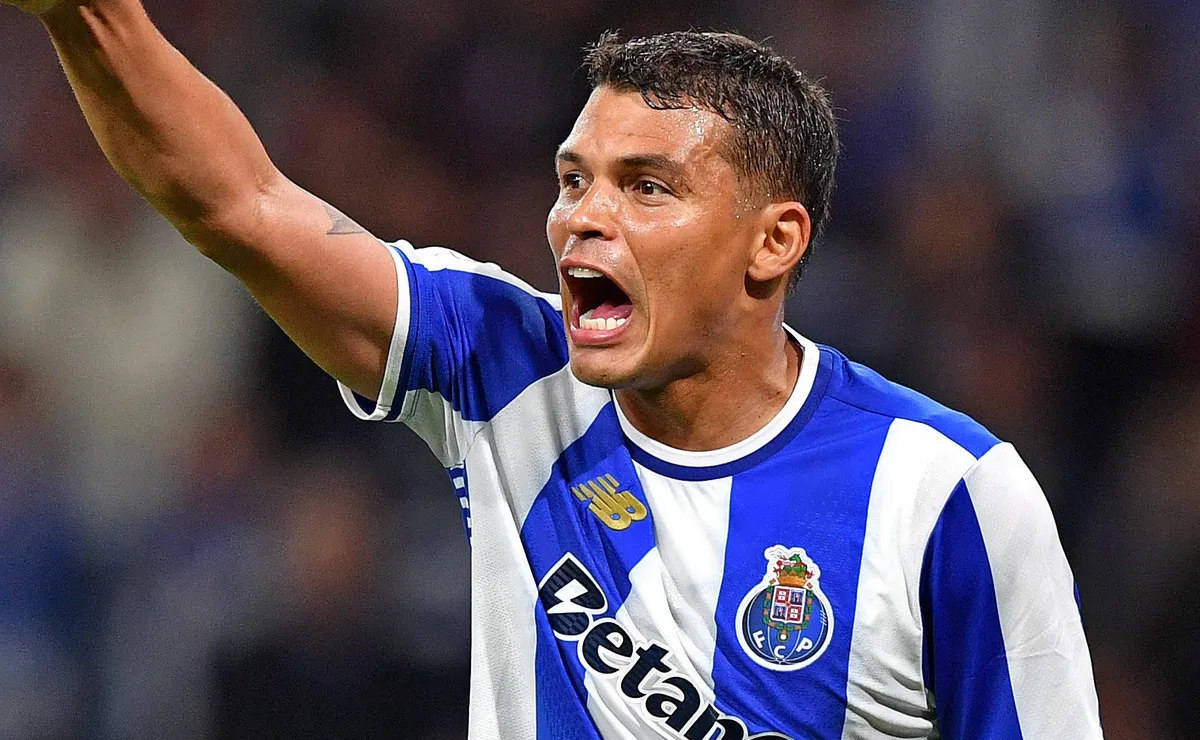 Thiago Silva pode voltar ao Fluminense após ficar sem clube no mercado