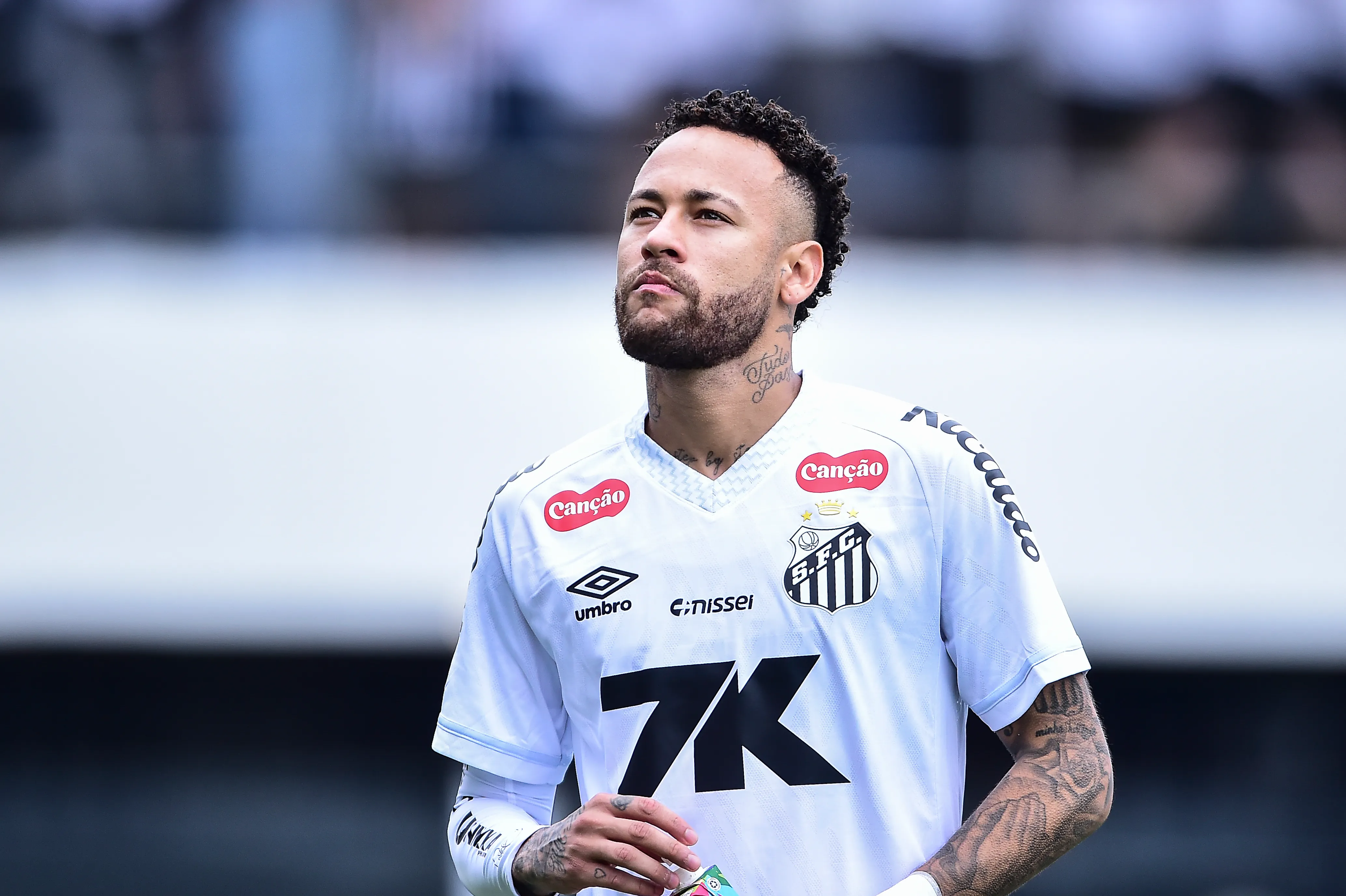 SANTOS, BRAZIL – NOVEMBER 01: Neymar of Santos looks on during a Brasileirao 2025 match between Santos and Fortaleza at Urbano Caldeira Stadium (Vila Belmiro) on November 1, 2025 in Santos, Brazil. (Photo by Mauro Horita/Getty Images)