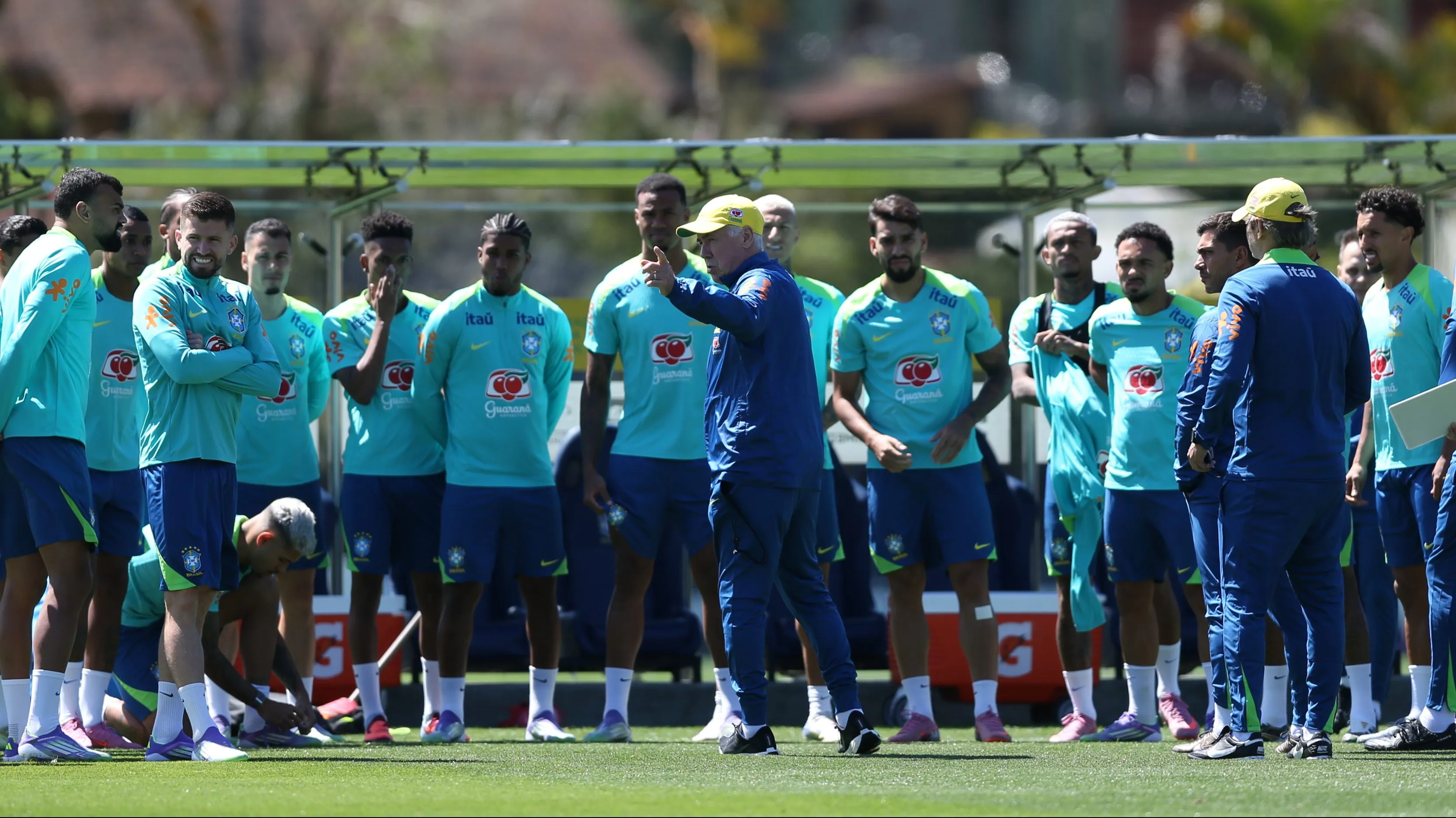 RJ - TERESOPOLIS - 03/09/2025 - BRASIL, TREINO NA GRANJA COMARY - Carlo Ancelotti tecnico da Selecao Brasileira durante treino na Granja Comary em Seleção Brasileira. Foto: Marlon Costa/AGIF
