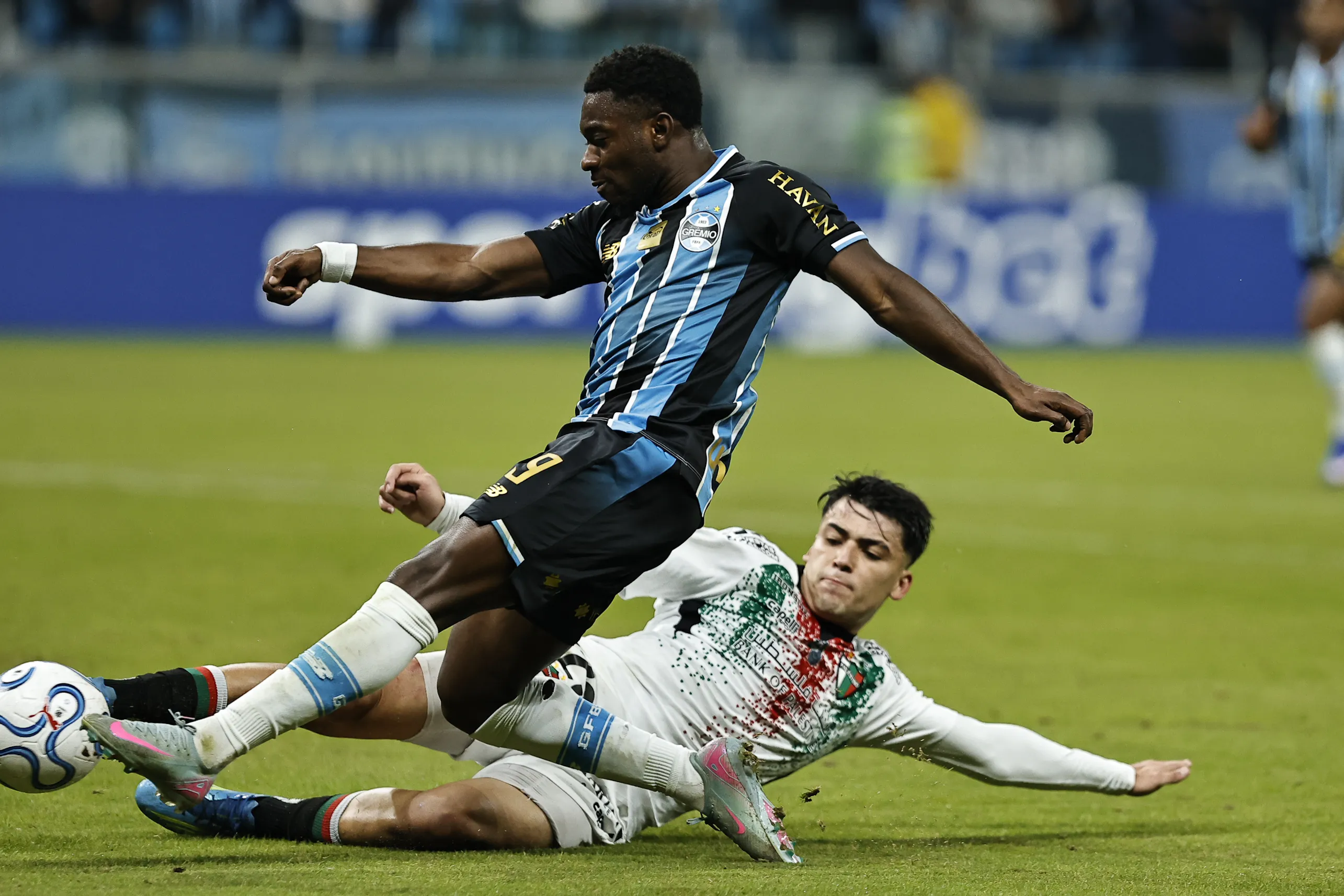 Amuzu durante vitória sobre o Palestino, pela Sul-Americana. Foto: Roberto Vinicius/AGIF