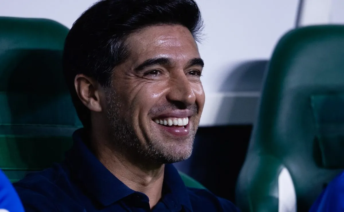 Michel Augusto volta ao Palmeiras, mas não será usado por Abel Ferreira