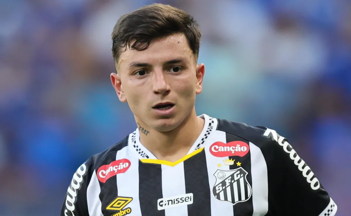 Barreal, do Santos, é denunciado e pode pegar 12 jogos de suspensão