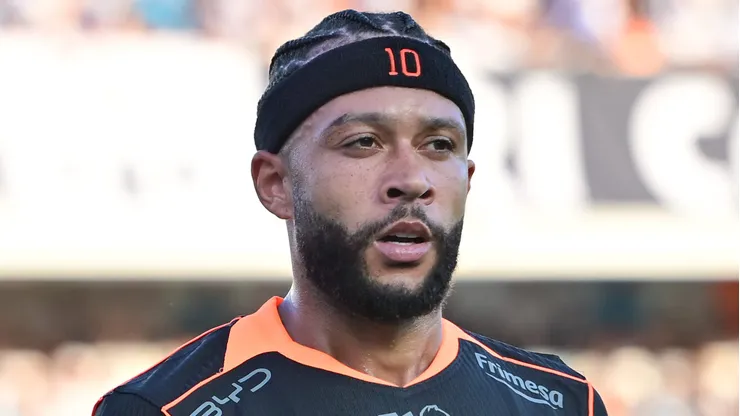 Depay durante partida do Timão contra o Santos.