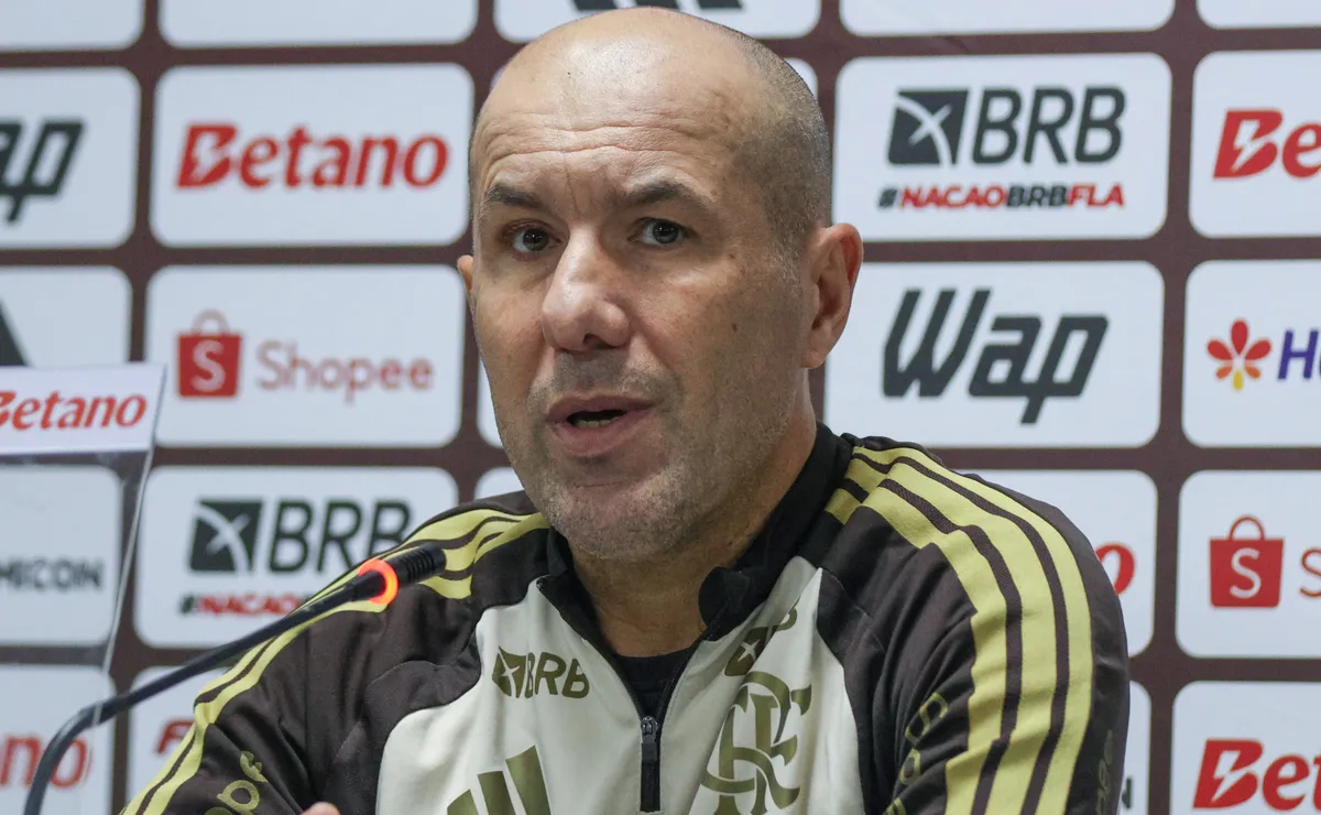 Flamengo redefine prioridades e busca centroavante, meia e lateral após avaliação de Leonardo Jardim