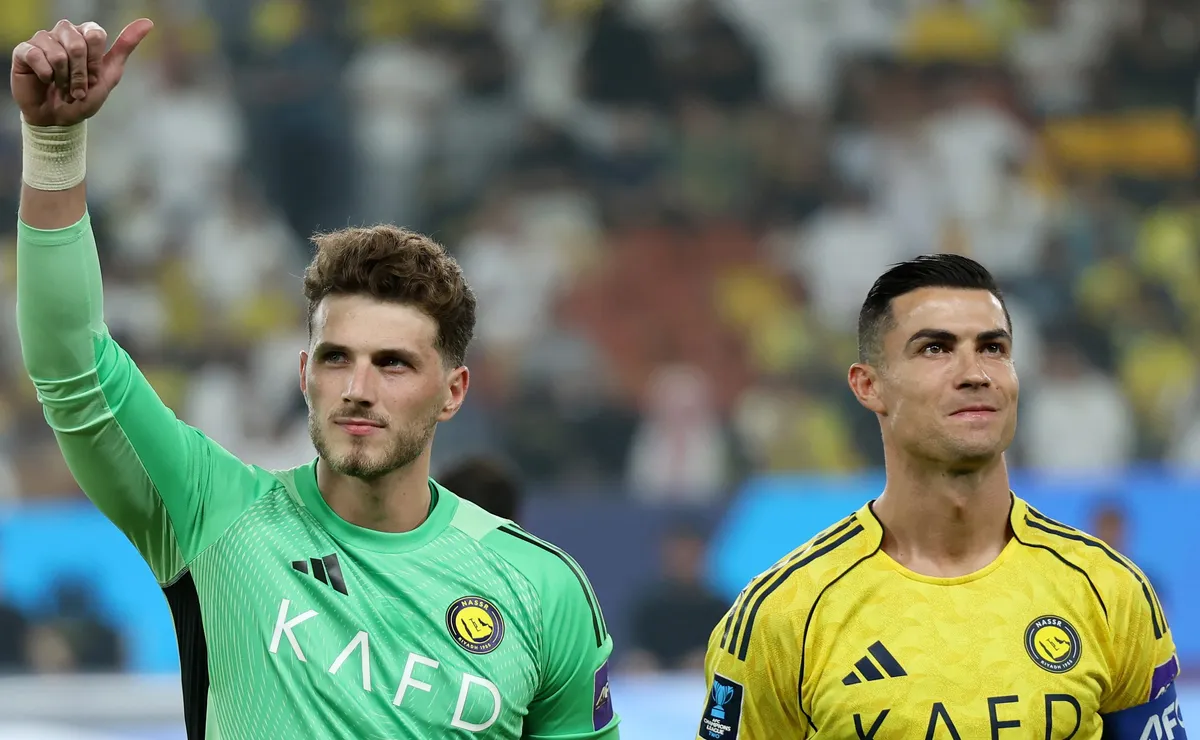 Após críticas, Bento comemora título do Al-Nassr com Cristiano Ronaldo