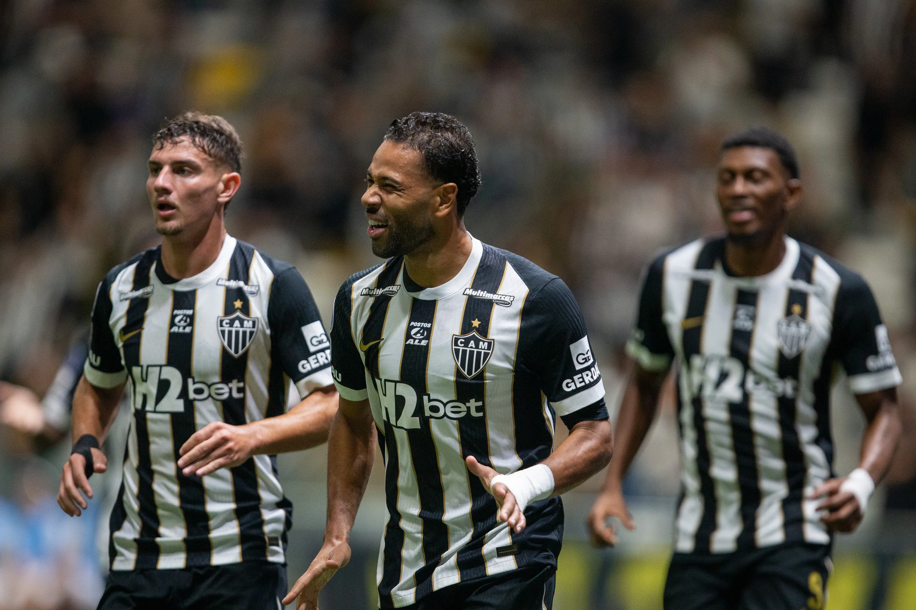 Renan Lodi jogador do Atletico comemora seu gol durante partida contra o Cienciano no estadio Arena MRV pelo campeonato Copa Sul-Americana 2026. Foto: Fernando Moreno/AGIF