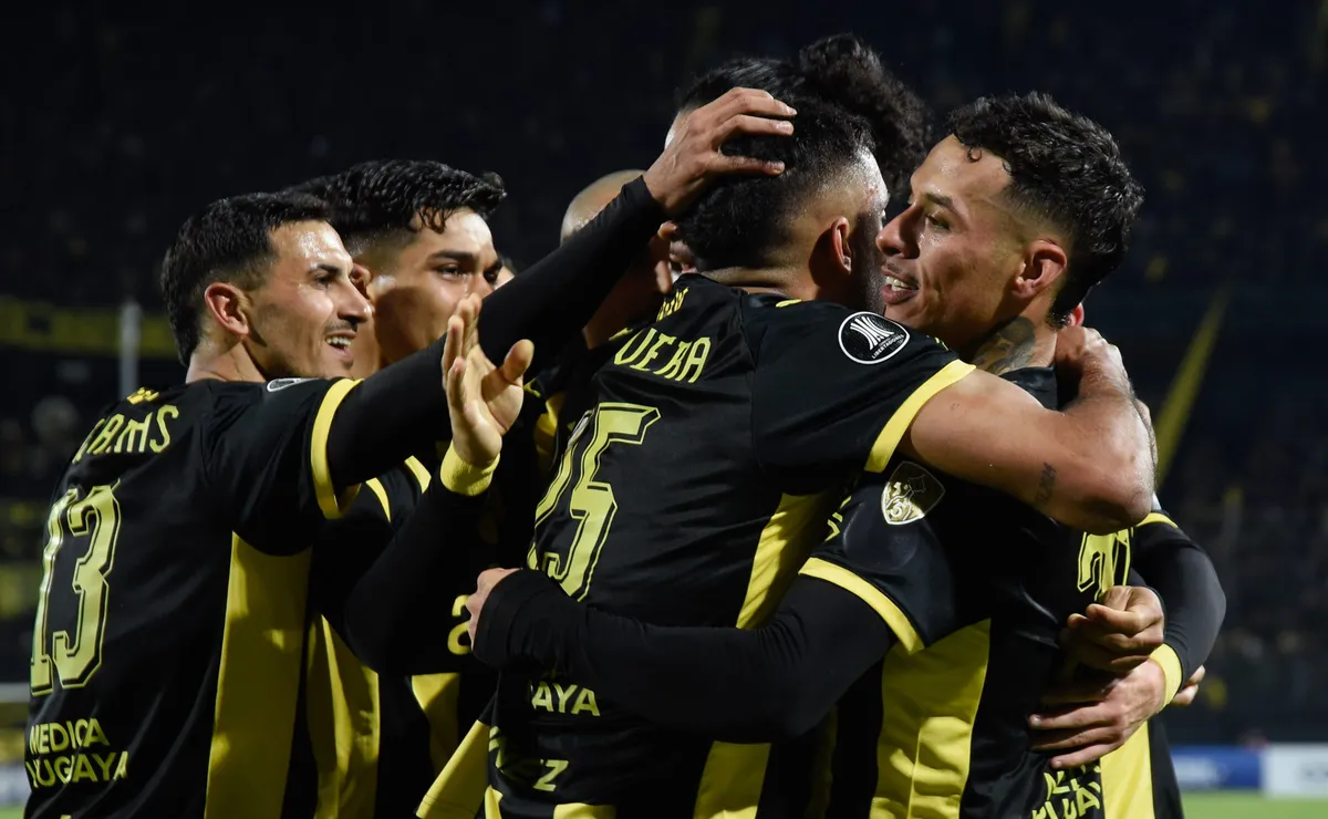 Corinthians sofre gol e está perdendo para o Peñarol pela Libertadores