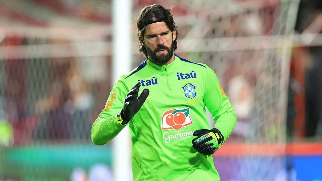 Alisson chega ao grupo da Seleção após recente lesão – (Photo by Buda Mendes/Getty Images)