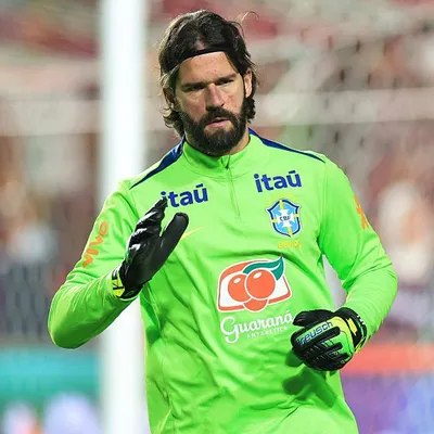 Casagrande sai em defesa de Alisson após vaias