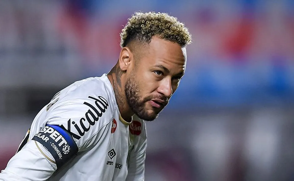 Neymar abre exames da Seleção Brasileira sob risco de cortes por lesão
