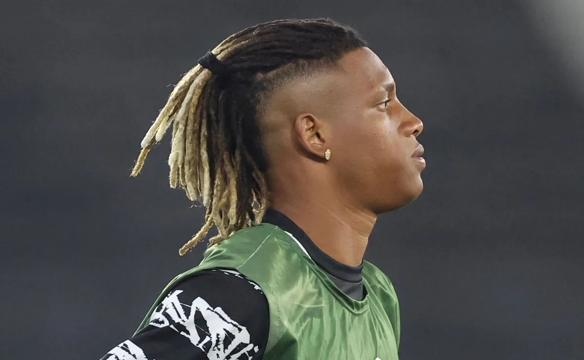 Danilo está balançado para jogar no Flamengo, informa jornalista Julio Miguel Neto