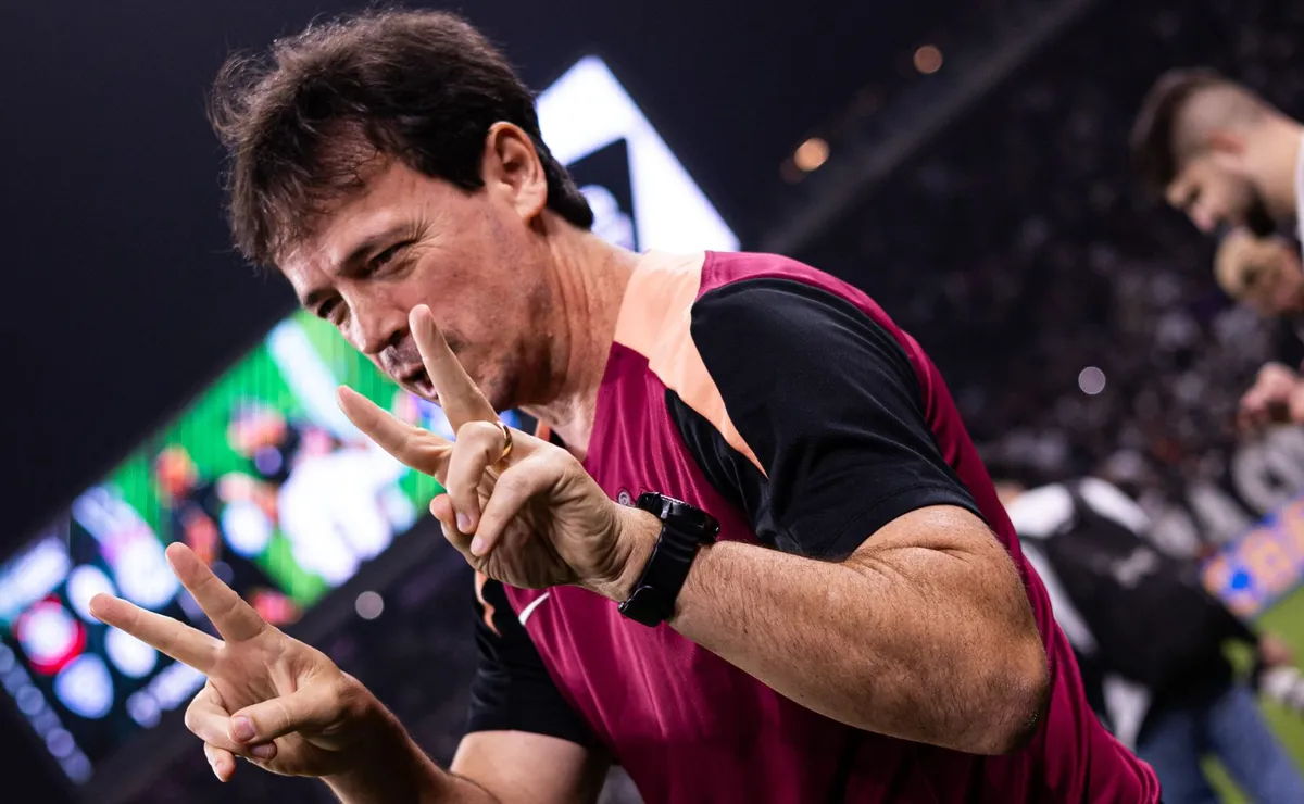 Corinthians vê Diniz atingir marca histórica e ampliar sequência invicta na Libertadores