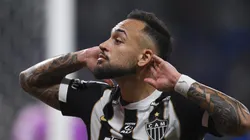 Maycon comemorando gol diante do Cruzeiro