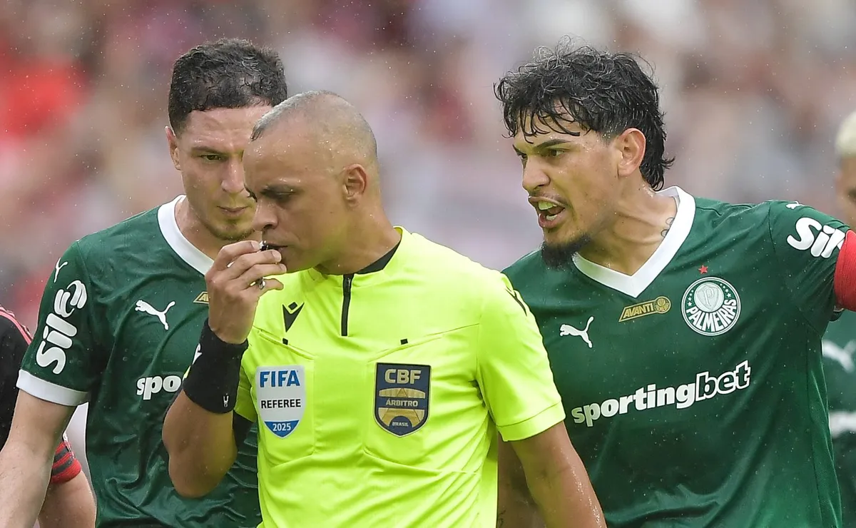 Flamengo x Palmeiras: VAR que não recomendou pênalti em Gómez será o mesmo do jogo deste sábado (23)