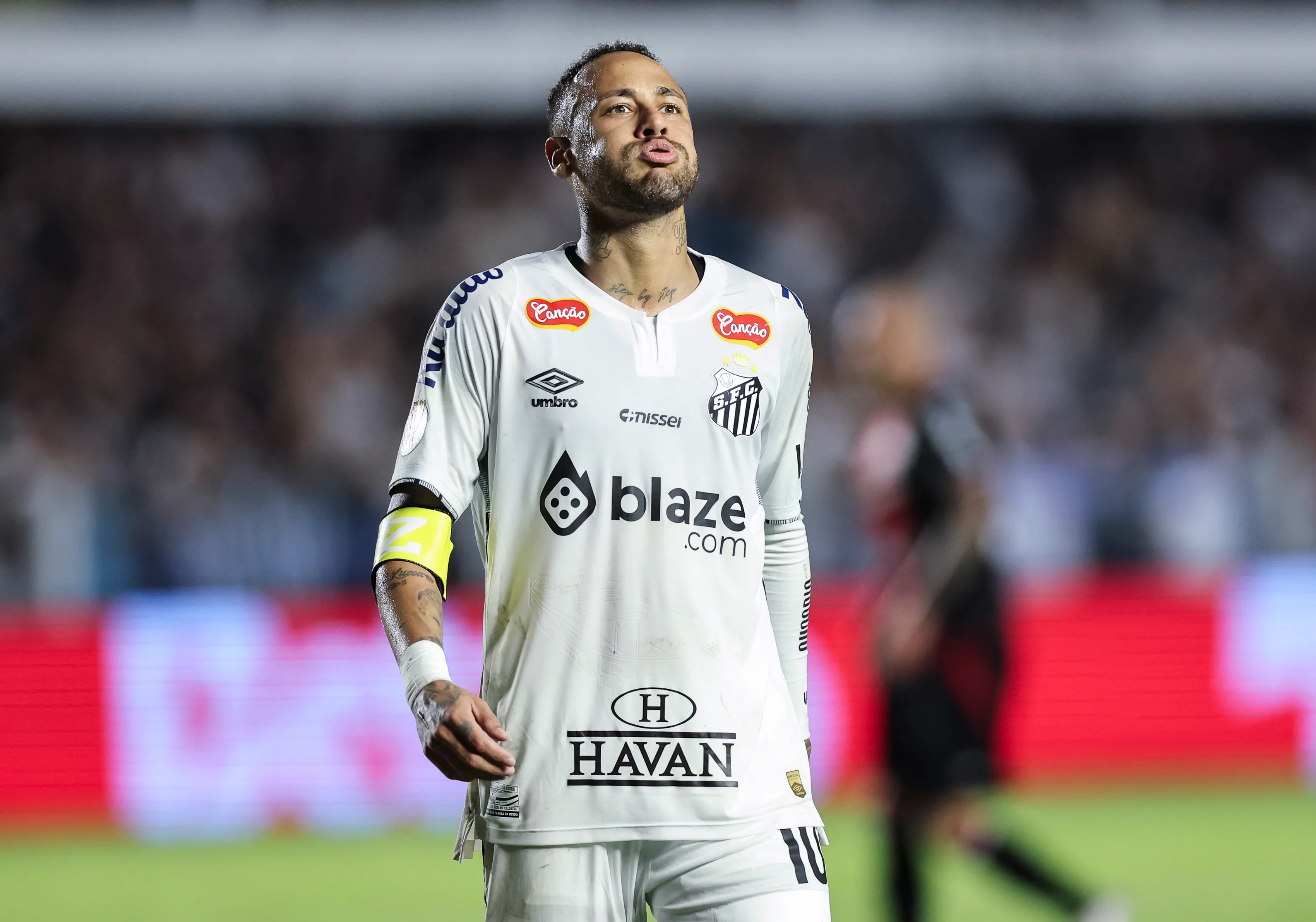 SANTOS, BRAZIL – FEBRUARY 05: Neymar of Santos reacts during a Campeonato Paulista 2025 match between Santos and Botafogo at Urbano Caldeira Stadium (Vila Belmiro) on February 05, 2025 in Santos, Brazil. (Photo by Alexandre Schneider/Getty Images)