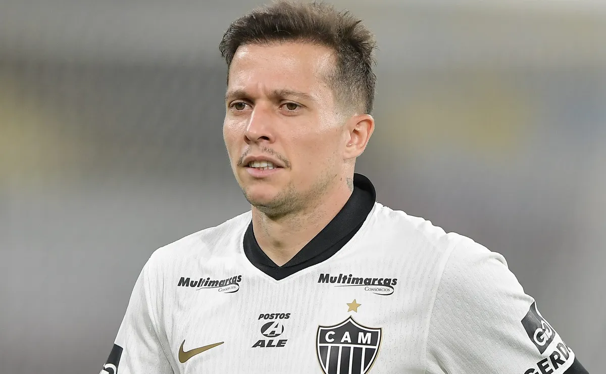 Bernard e Renan Lodi atuam nos bastidores para ajudar no acerto de Fred com o Atlético-MG