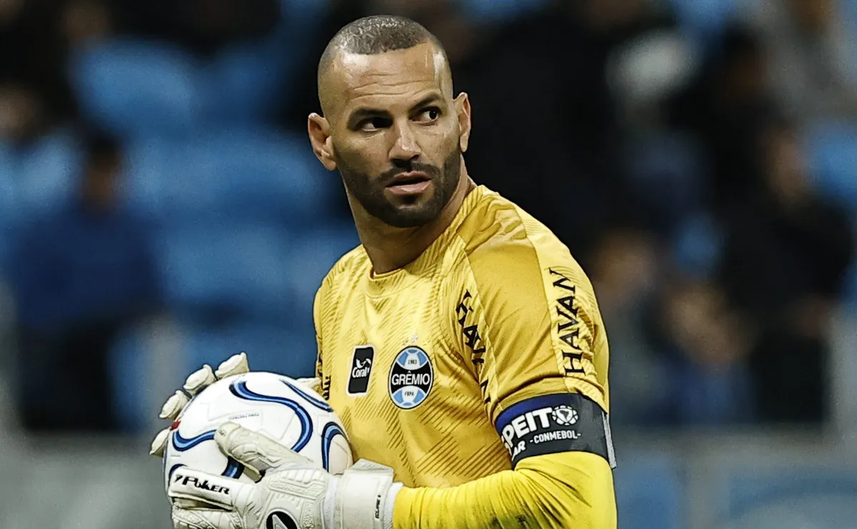 PVC aprova convocação de Weverton e dá opinião: “Não vai para ser titular”