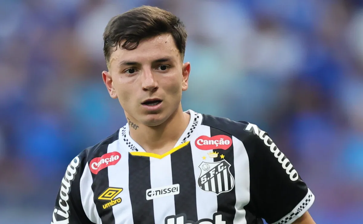 Barreal é advertido pelo STJD e cumpre apenas suspensão automática contra o Grêmio