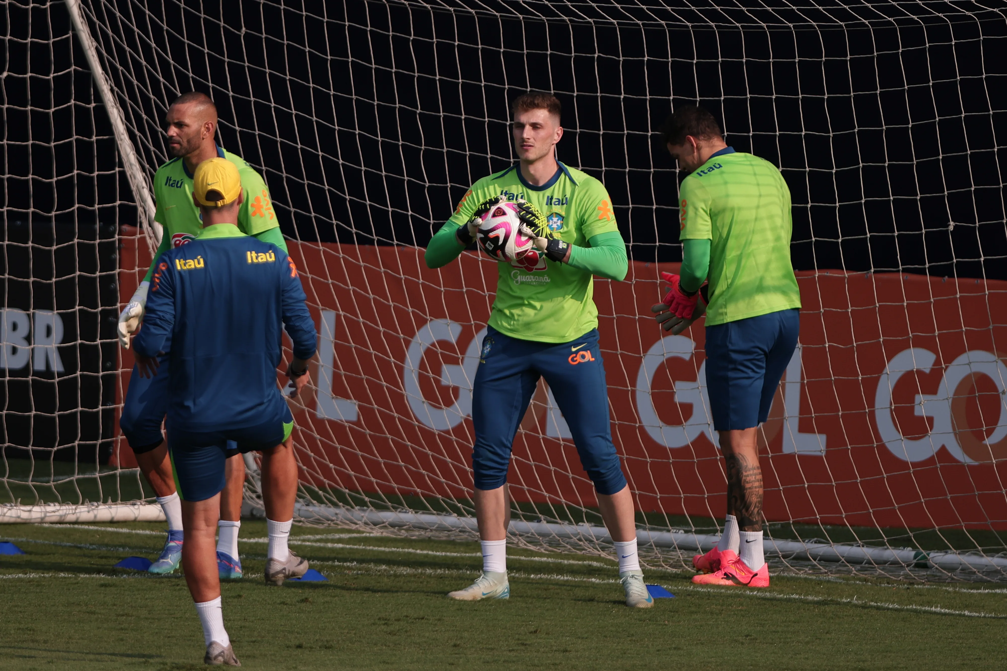 SP – SAO PAULO – 07/10/2024 – SELECAO BRASILEIRA, TREINO – Bento tecnico da Selecao Brasileira durante treino no Centro de Treinamento CT Barra Funda. Foto: Ettore Chiereguini/AGIF