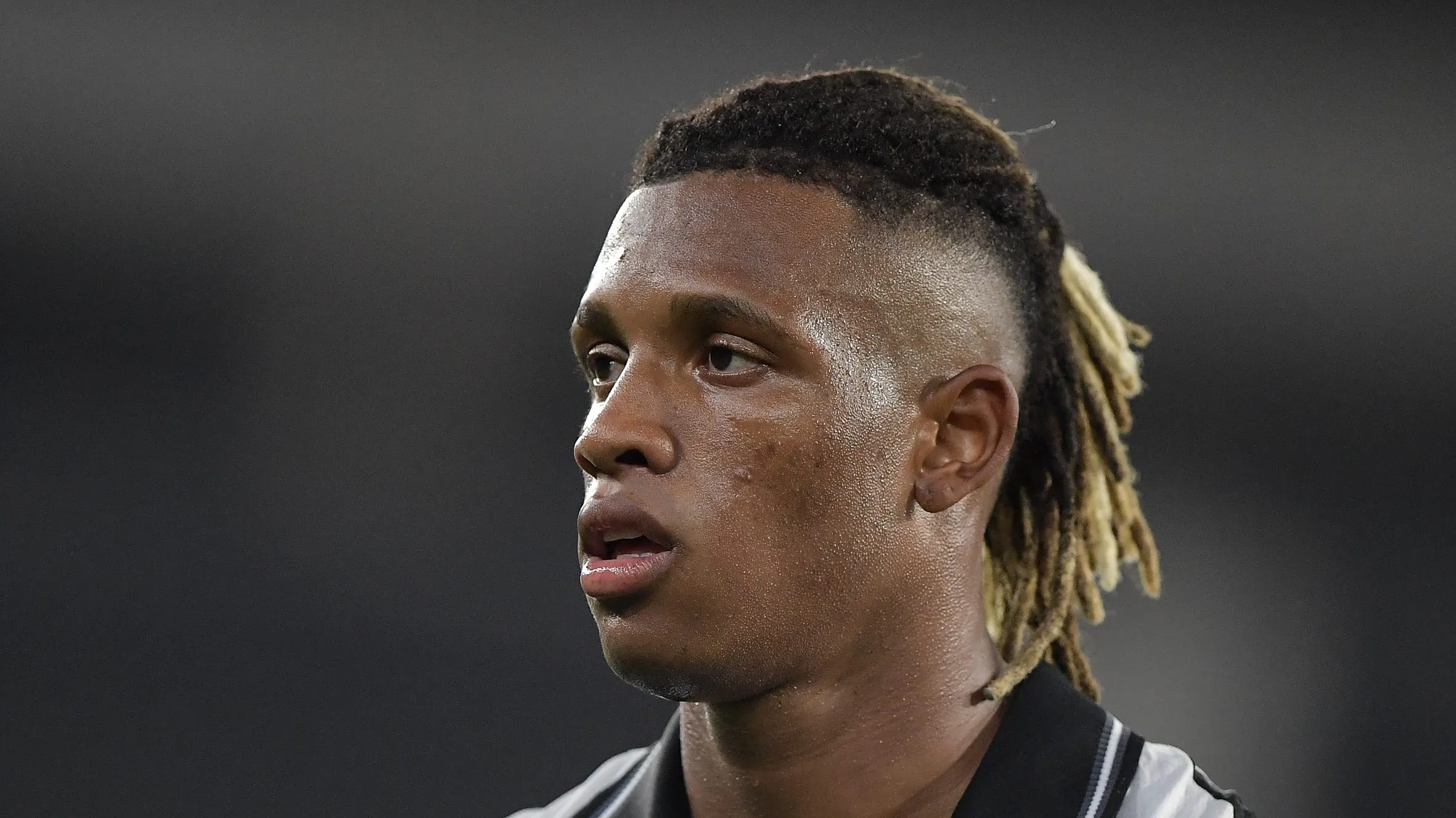 Foto: Thiago Ribeiro/AGIF – Danilo em ação com a camisa do Botafogo.