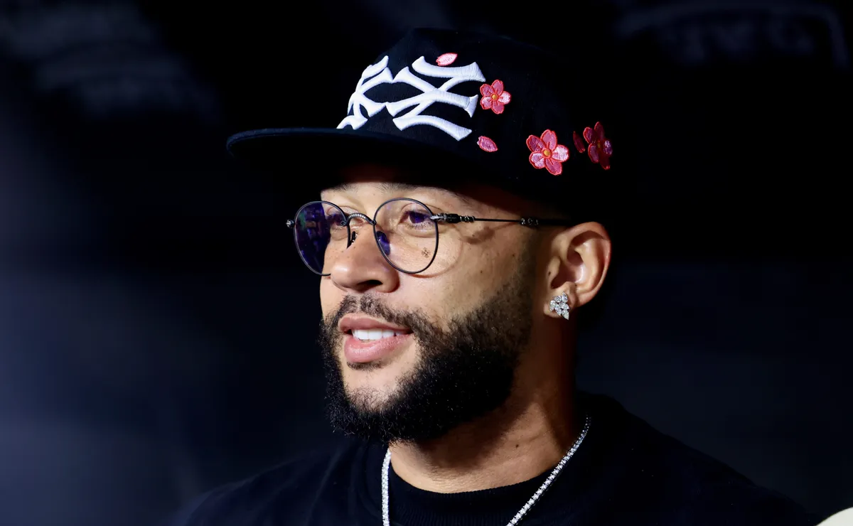 Memphis chama fisioterapeuta particular para avaliar exames no Corinthians