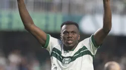 Jacy durante partida do Coritiba no Couto Pereira.