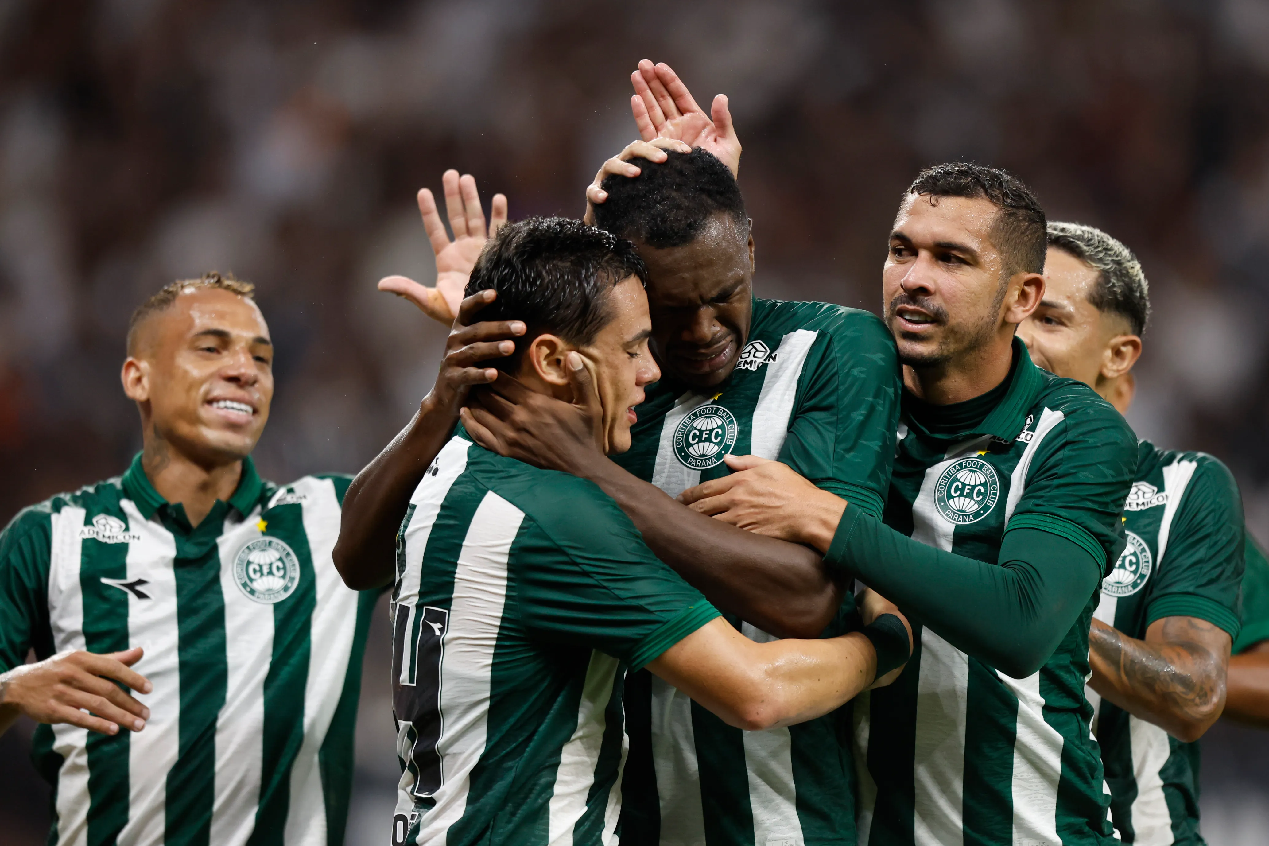 Foto: Schincariol/Getty Images – Mattos avalia investida em destaque do Coxa para 2027.