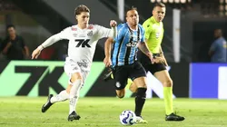 Benjamin Rollheiser jogador do Santos durante partida contra o Gremio no estadio Vila Belmiro pelo campeonato Brasileiro A 2025. Foto: Mauricio De Souza/AGIF