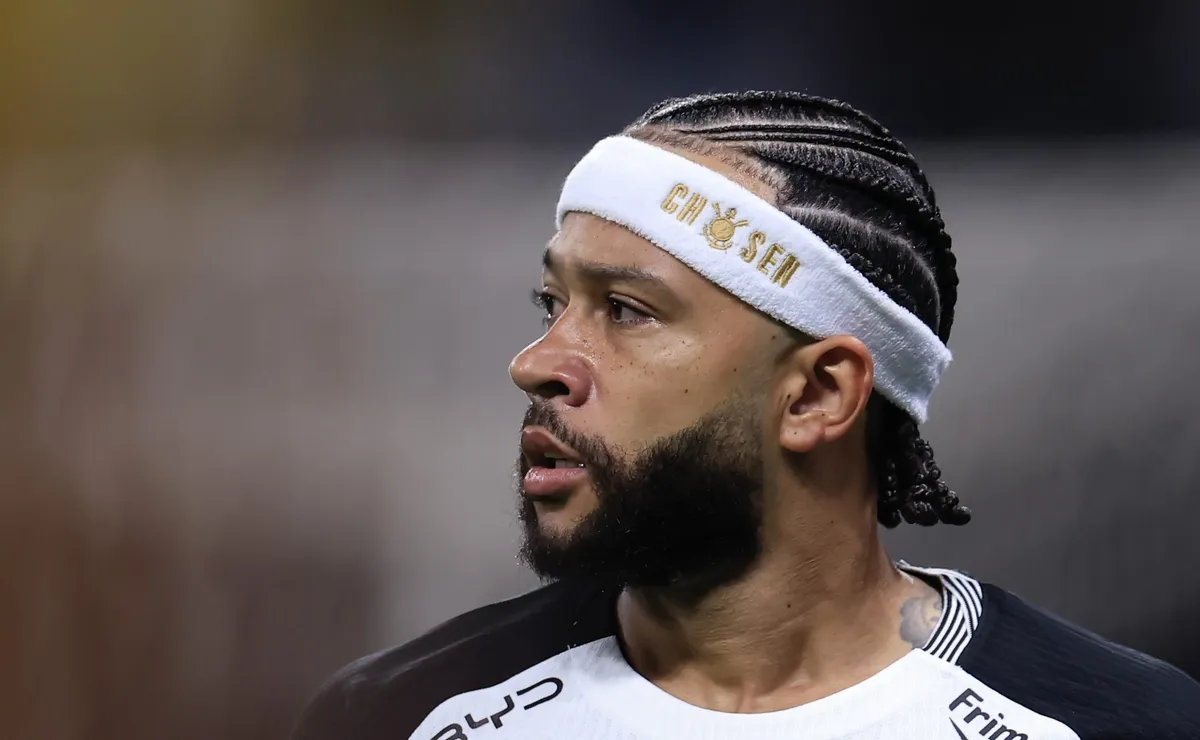 Depay deve retornar ao Corinthians contra o Atlético-MG e vive expectativa da convocação da Holanda