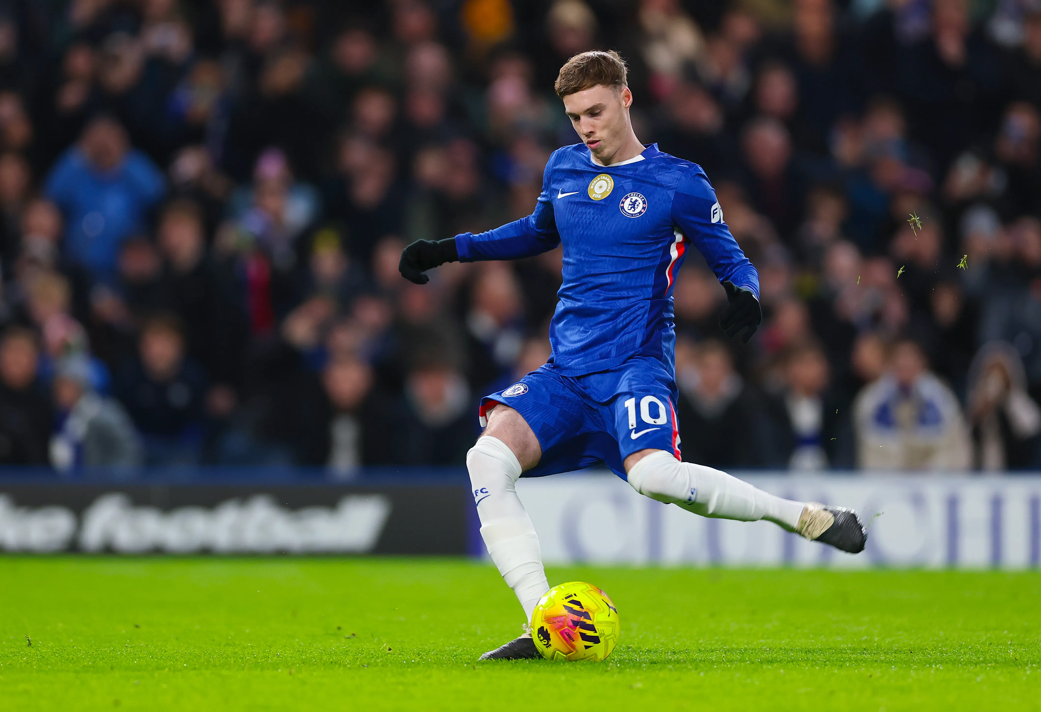 LONDON, ENGLAND – DECEMBER 30: Cole Palmer of Chelsea scores from the penalty spot during the Premier League match between Chelsea and Bournemouth at Stamford Bridge on December 30, 2025 in London, England. (Photo by Warren Little/Getty Images)