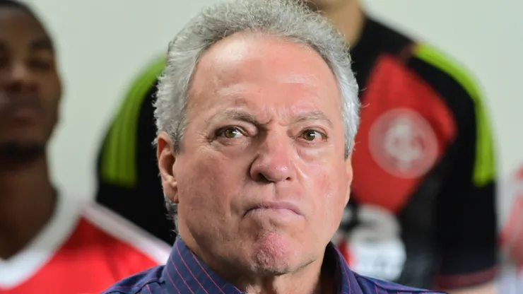 Abel Braga ex-tecnico do Internacional durante partida contra o Sao Paulo no estadio Vila Belmiro pelo campeonato Brasileiro A 2025. Foto: Jota Erre/AGIF