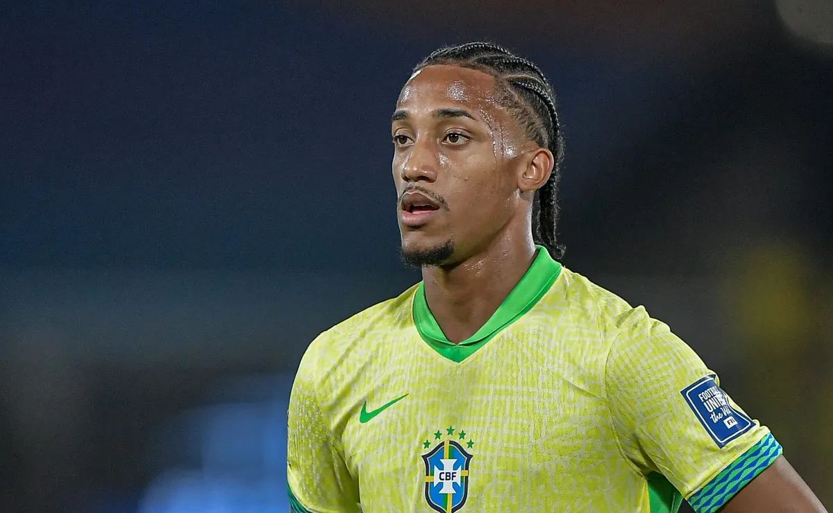 Emile Heskey lamenta não convocação de João Pedro na Seleção Brasileira: “Gostaria de ter visto”