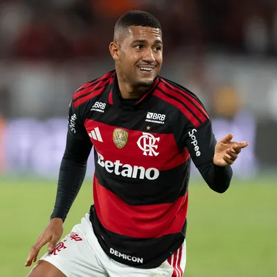 Samuel Lino aponta mudança com Jardim e fala sobre ausência na Copa