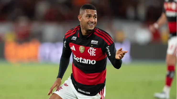 Samuel Lino jogador do Flamengo durante partida contra o Vitoria no estadio Maracana pelo campeonato Copa Do Brasil 2026. Foto: Jorge Rodrigues/AGIF