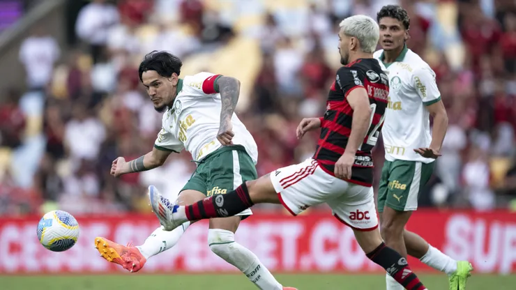 SP - RIO DE JANEIRO - 11/08/2024 - BRASILEIRO A 2024, FLAMENGO X PALMEIRAS - Gustavo Gomez jogador do Palmeiras durante partida contra o Flamengo no estadio Maracana pelo campeonato Brasileiro A 2024. Foto: Jorge Rodrigues/AGIF