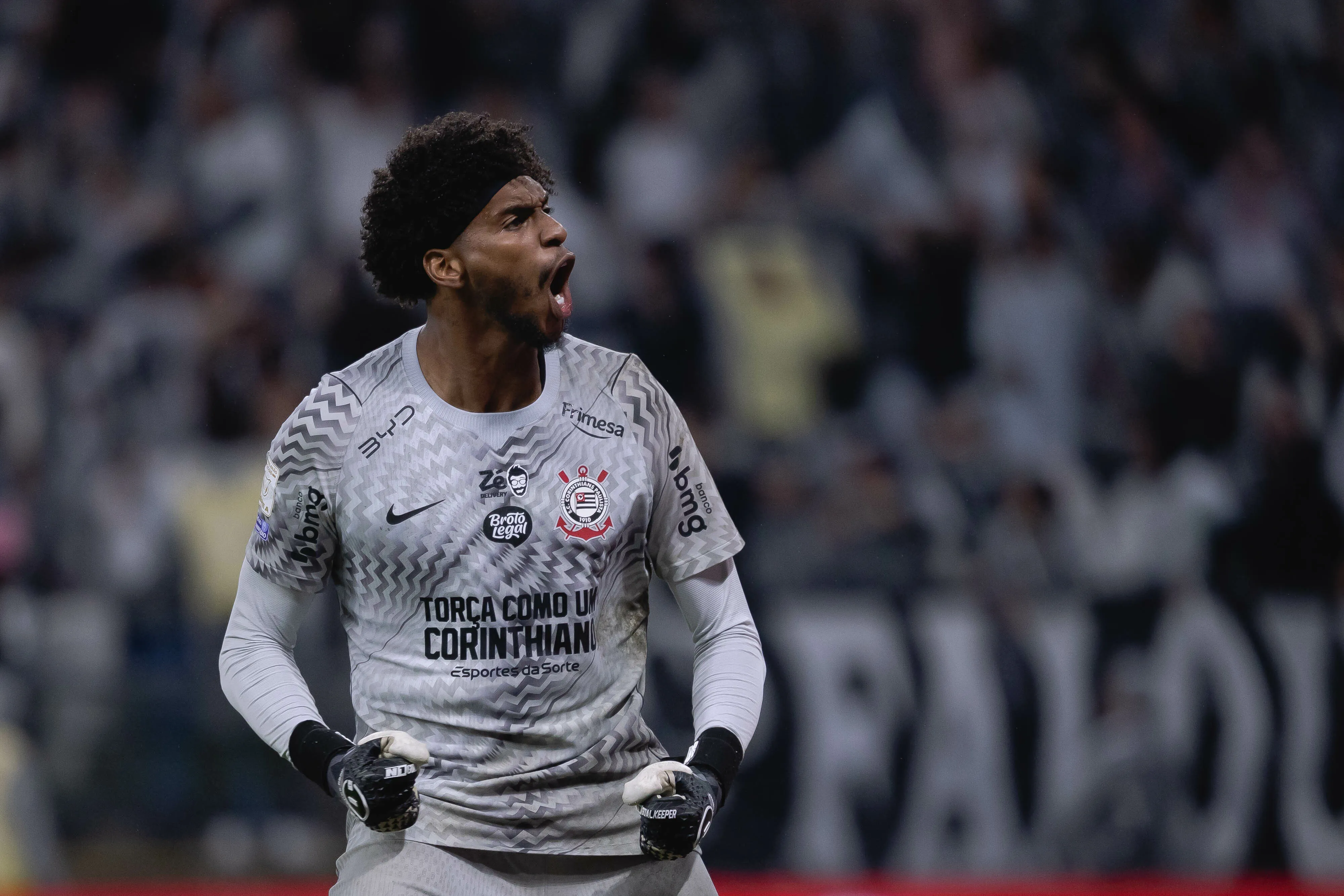 SP – SAO PAULO – 10/05/2026 – BRASILEIRO A 2026, CORINTHIANS X SAO PAULO – Hugo Souza goleiro do Corinthians comemora gol de sua equipe durante partida contra o Sao Paulo no estadio Arena Corinthians pelo campeonato Brasileiro A 2026. Foto: Ettore Chiereguini/AGIF