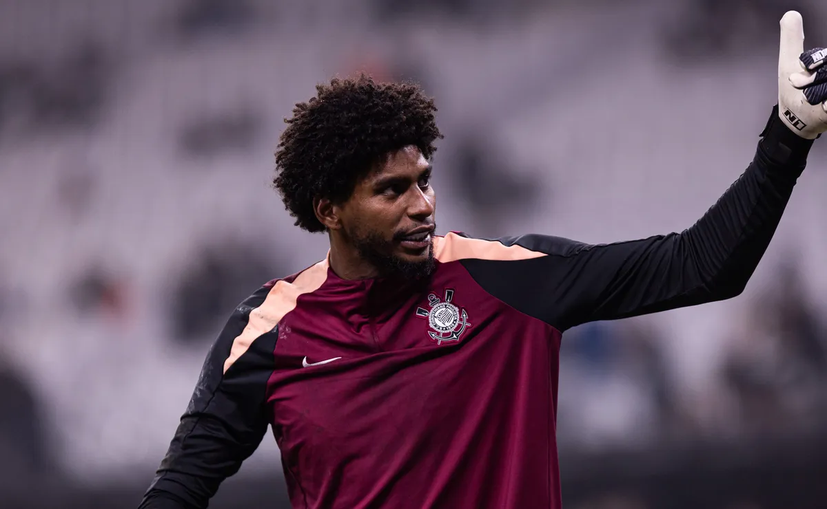 Hugo Souza lamenta ausência na Copa do Mundo e agradece torcida do Corinthians pelo apoio