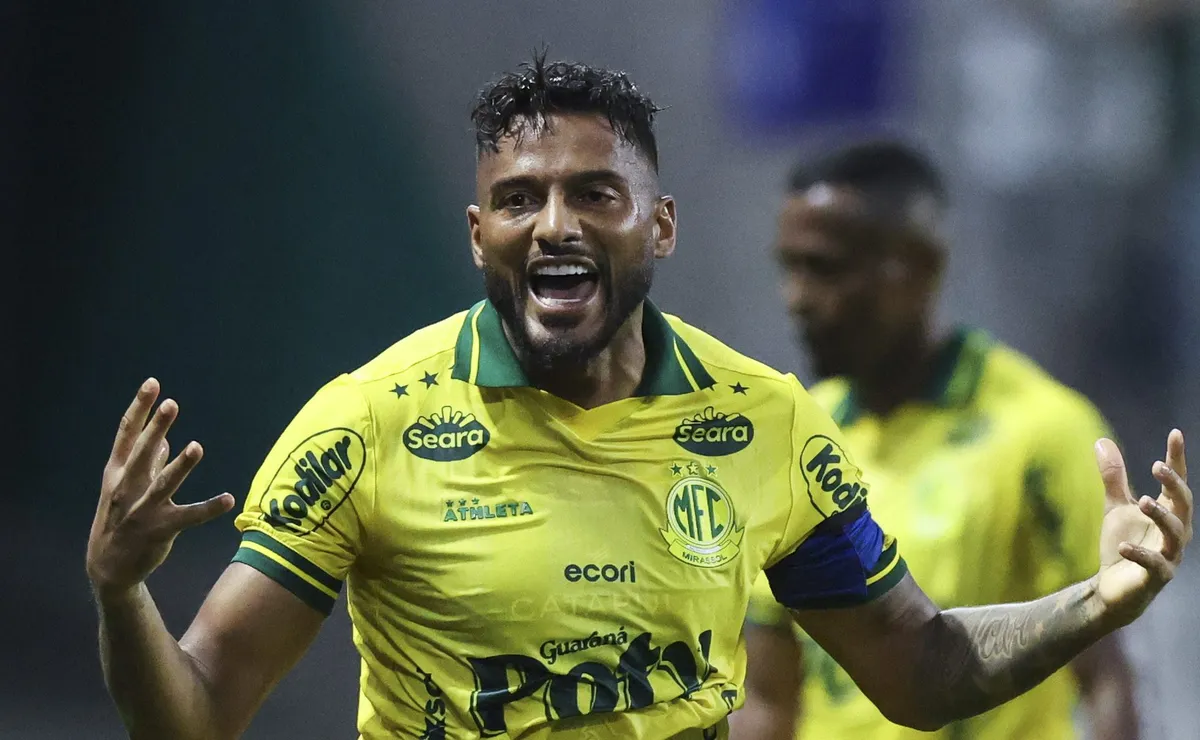 Rafael Guanaes ganha reforços com voltas de Reinaldo e titulares para Mirassol x Fluminense