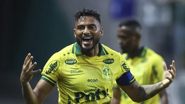 Reinaldo é uma das referências do Leão