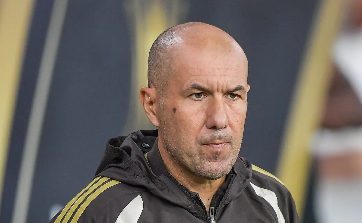 Palmeiras recebe o Flamengo para afastar crise e rival tem voltas de titulares de Leonardo Jardim