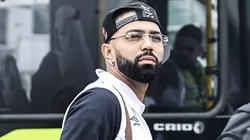 Gabigol durante embarque do Peixe para Porto Alegre