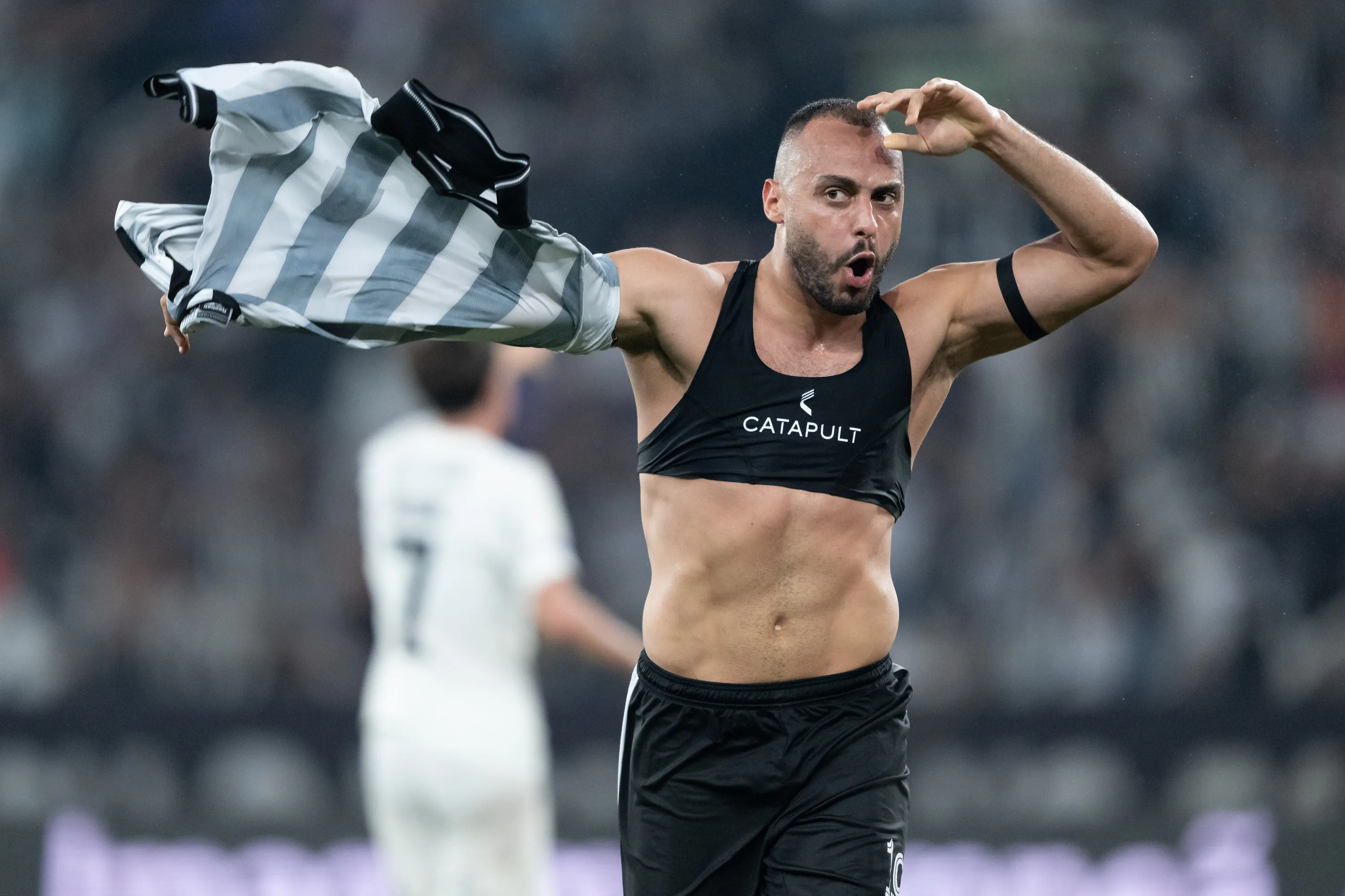 RJ – RIO DE JANEIRO – 17/05/2026 – BRASILEIRO A 2026, BOTAFOGO X CORINTHIANS – Arthur Cabral jogador do Botafogo comemora seu gol durante partida contra o Corinthians no estadio Engenhao pelo campeonato Brasileiro A 2026. Foto: Jorge Rodrigues/AGIF